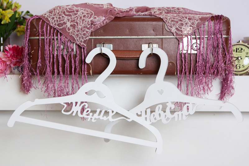 изготовление вешалки для свадебного платья и костюма