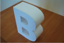 фото торца объемной клеенной пластиковой буквы торец объемной клеенной пластиковой буквы