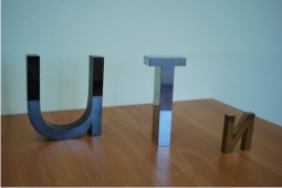 фото различных объемных металлических букв различные объемные металлические буквы